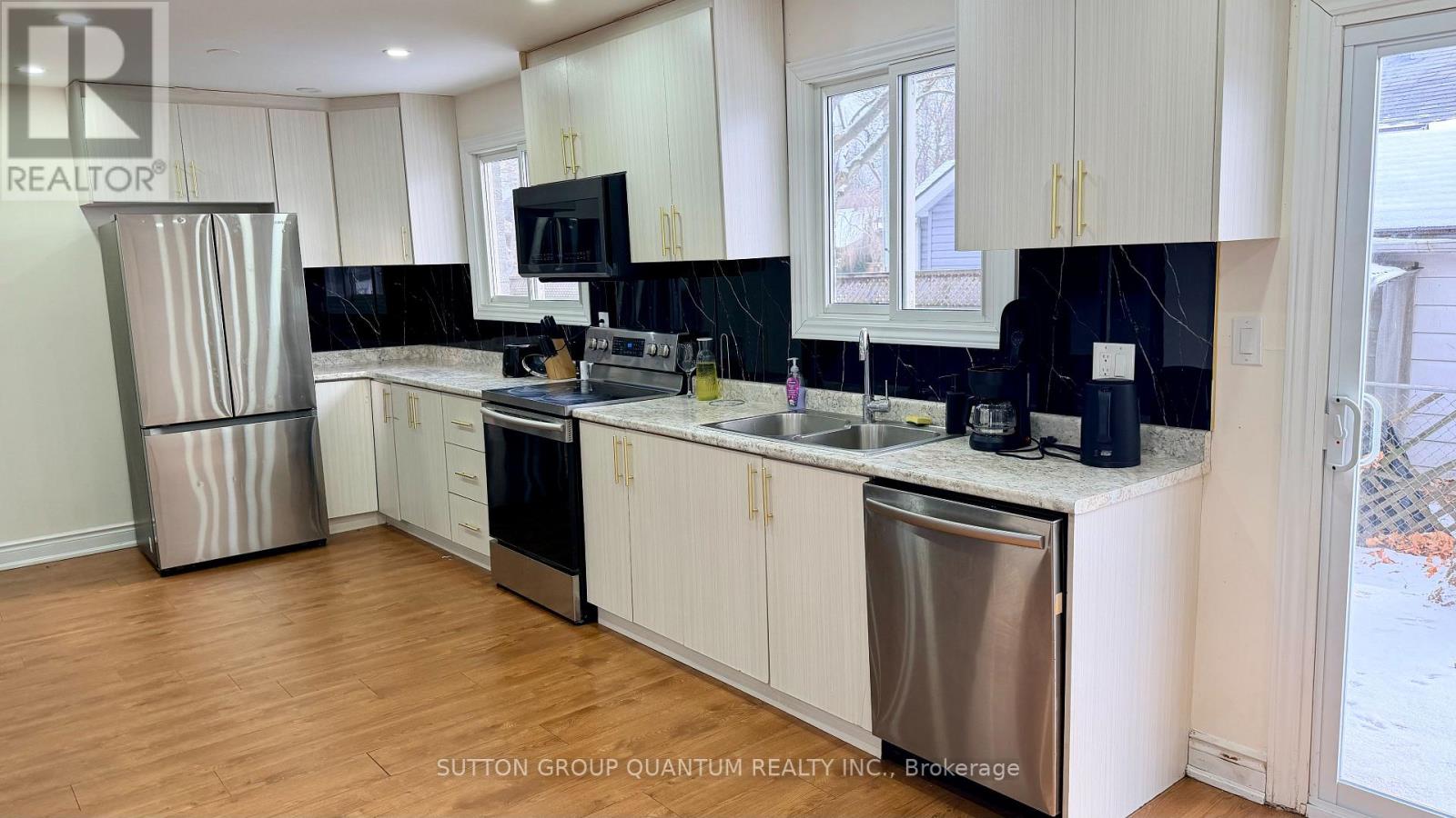 3118 Victoria Street, Oakville, Ontario  L6L 1K2 - Photo 5 - W12667952