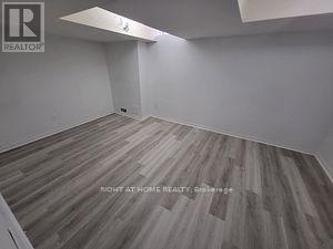 423 Aspendale Crescent, Mississauga, Ontario  L5W 0E7 - Photo 14 - W12667968