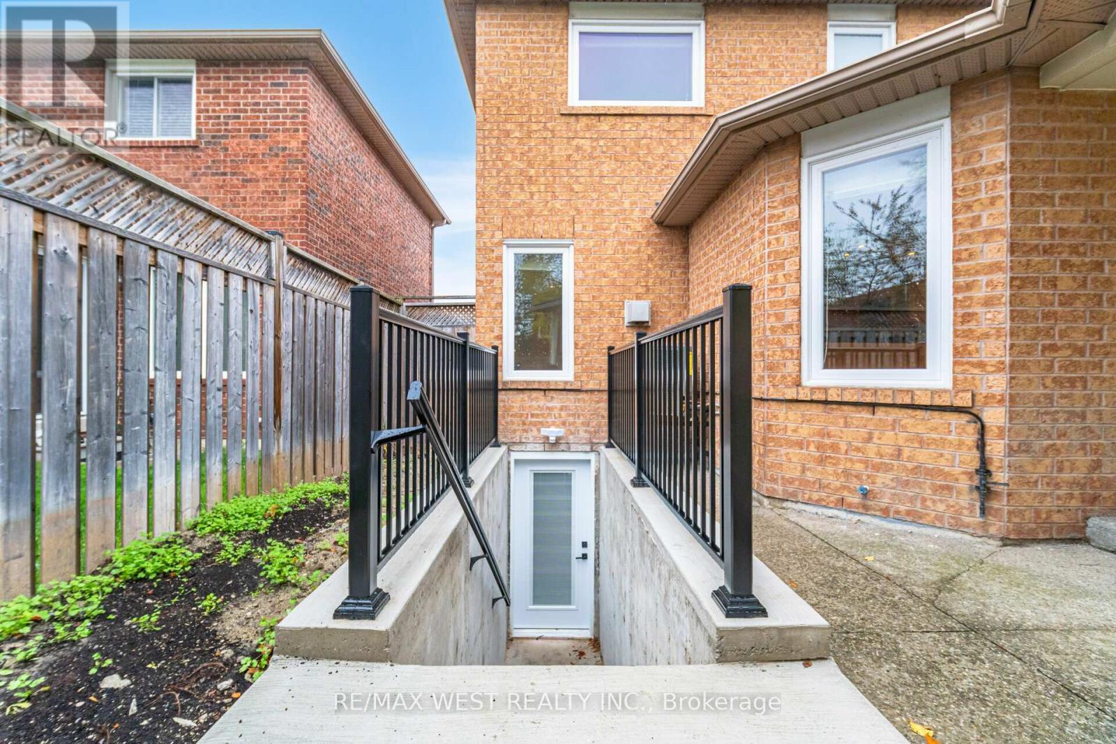 Bsmt - 5456 Whitehorn Avenue, Mississauga, Ontario  L5V 1V5 - Photo 2 - W12667982