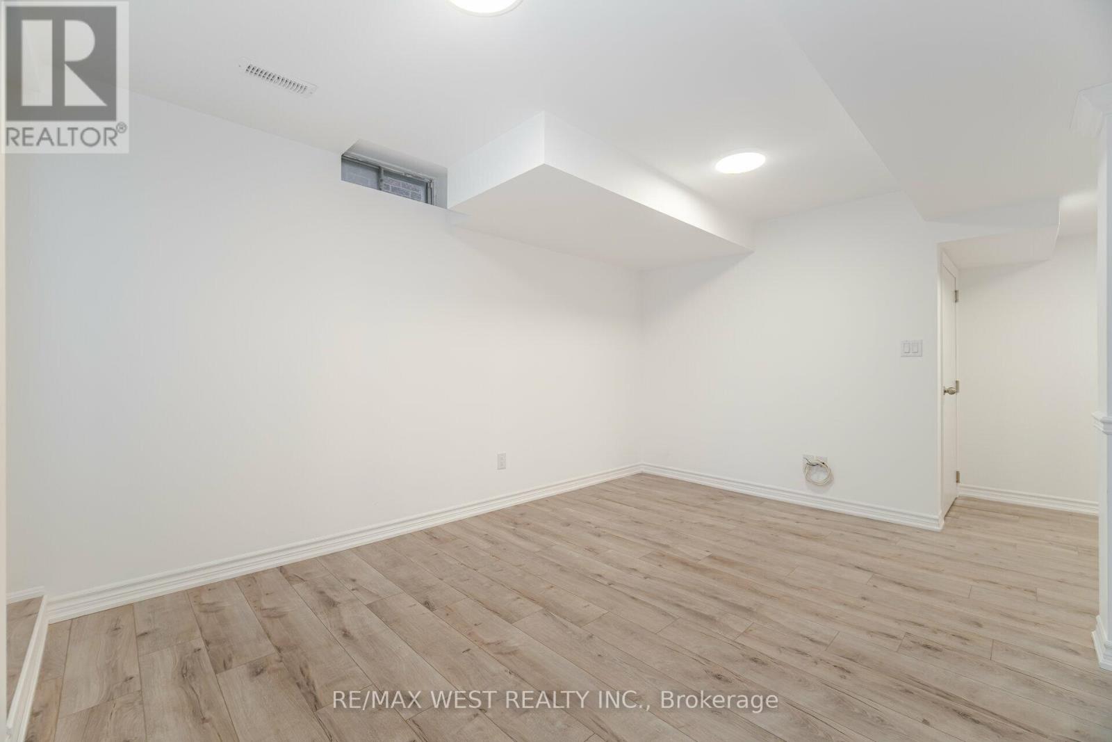 Bsmt - 5456 Whitehorn Avenue, Mississauga, Ontario  L5V 1V5 - Photo 6 - W12667982