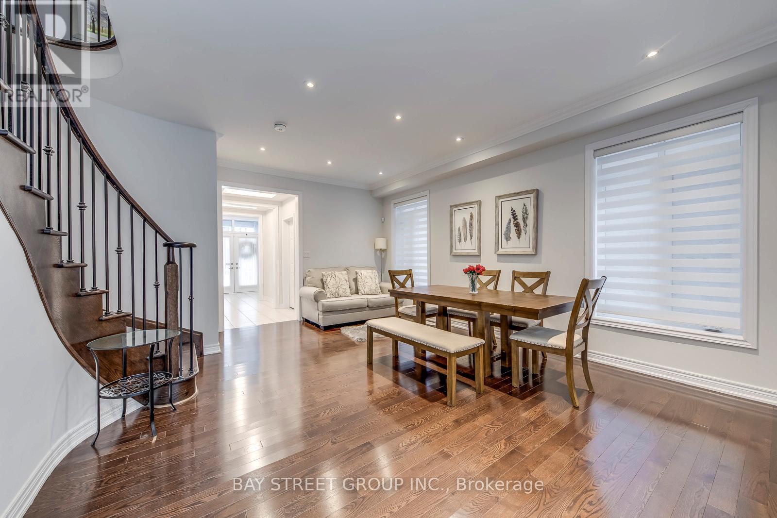 147 Petgor Path, Oakville, Ontario  L6H 1W7 - Photo 10 - W12667994