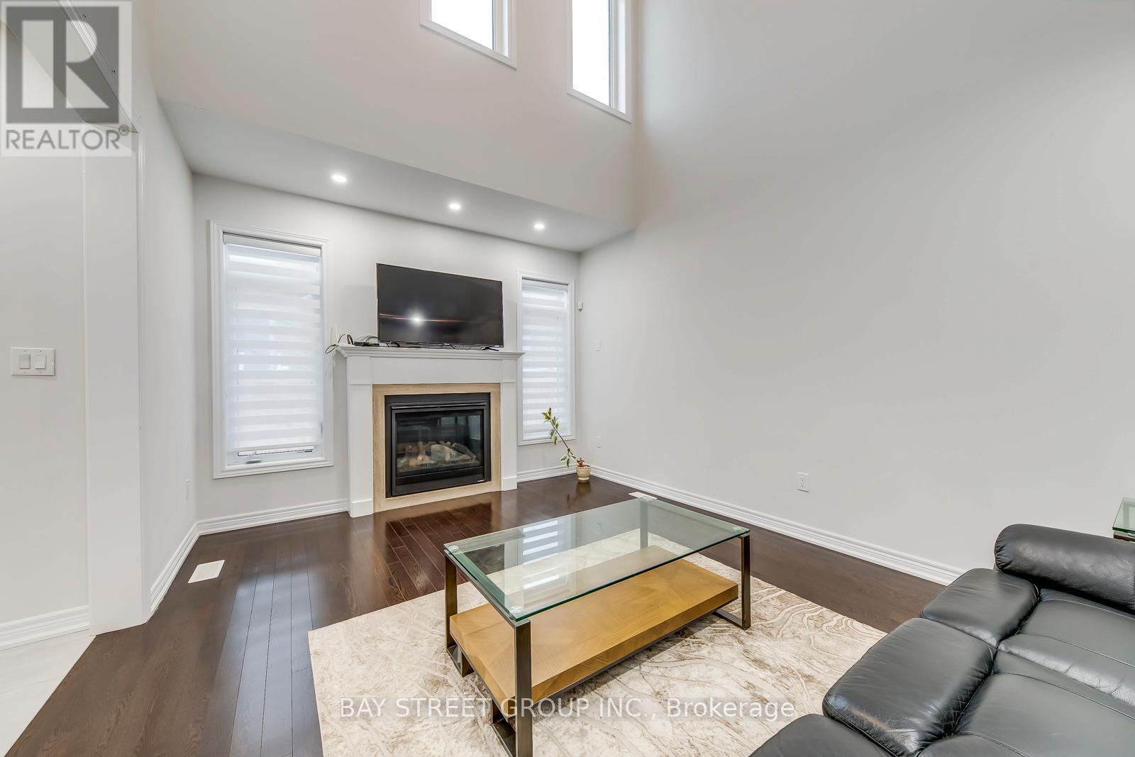 147 Petgor Path, Oakville, Ontario  L6H 1W7 - Photo 14 - W12667994