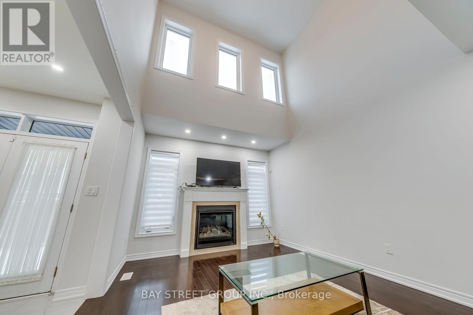 147 Petgor Path, Oakville, Ontario  L6H 1W7 - Photo 15 - W12667994