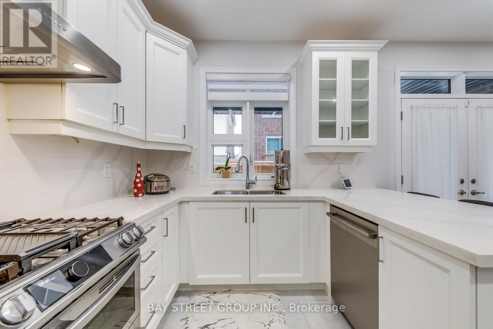 147 Petgor Path, Oakville, Ontario  L6H 1W7 - Photo 19 - W12667994