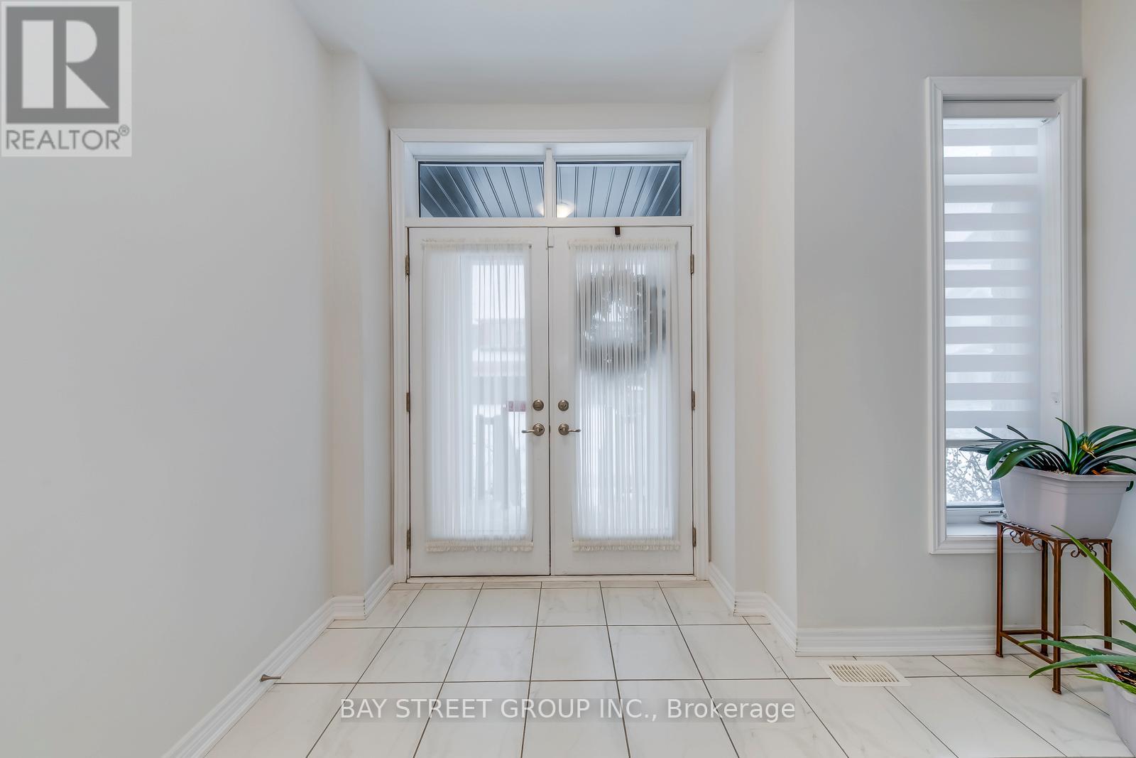 147 Petgor Path, Oakville, Ontario  L6H 1W7 - Photo 4 - W12667994