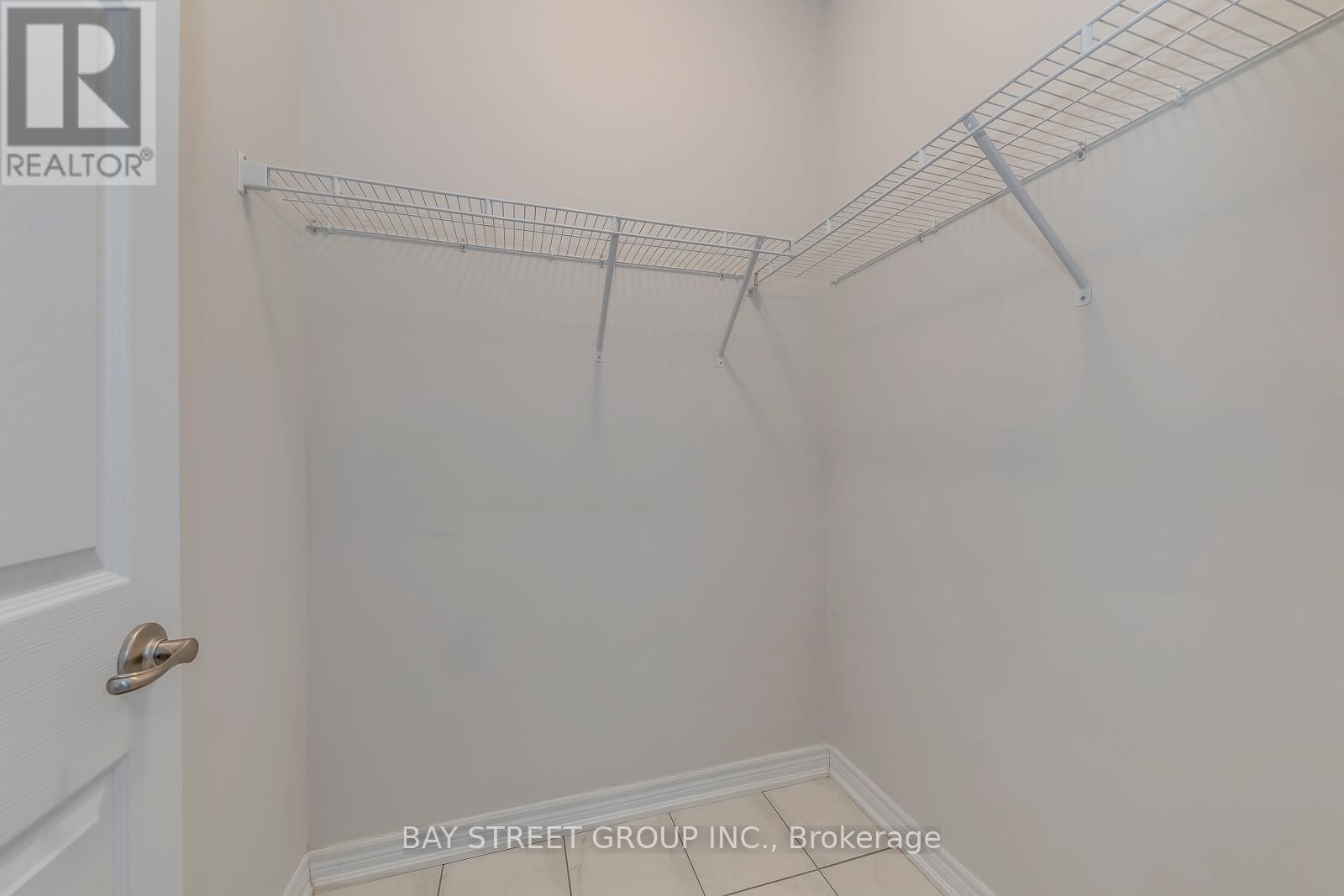 147 Petgor Path, Oakville, Ontario  L6H 1W7 - Photo 5 - W12667994