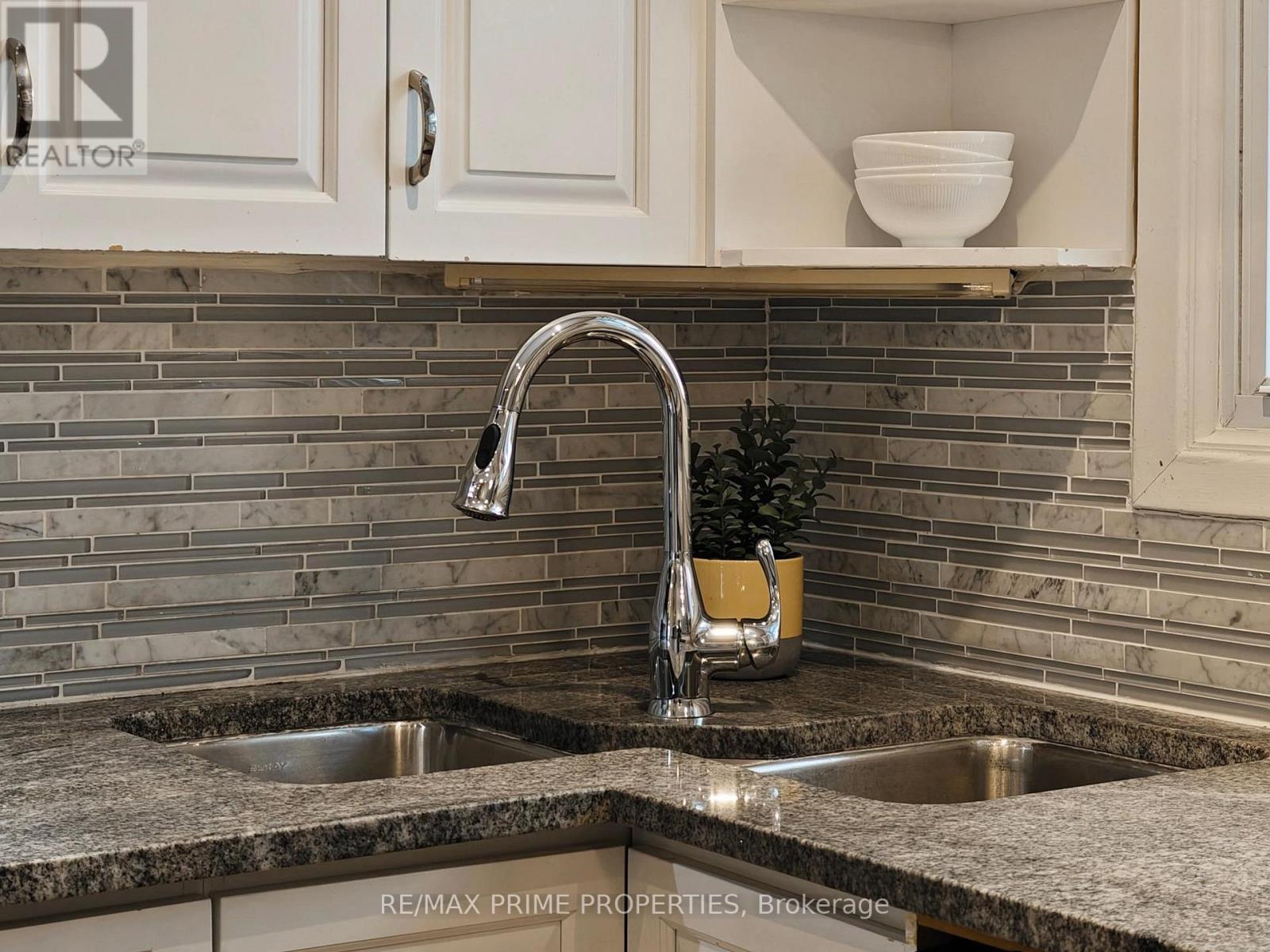 2501 Windjammer Road, Mississauga, Ontario  L5L 1H7 - Photo 19 - W12668030