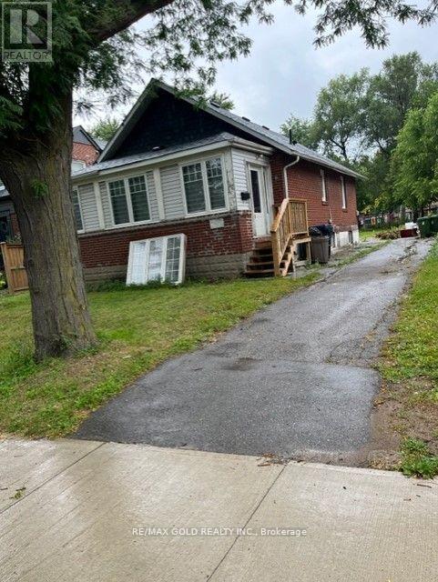 18 College Street N, Toronto, Ontario  M9V 1H3 - Photo 1 - W12668038