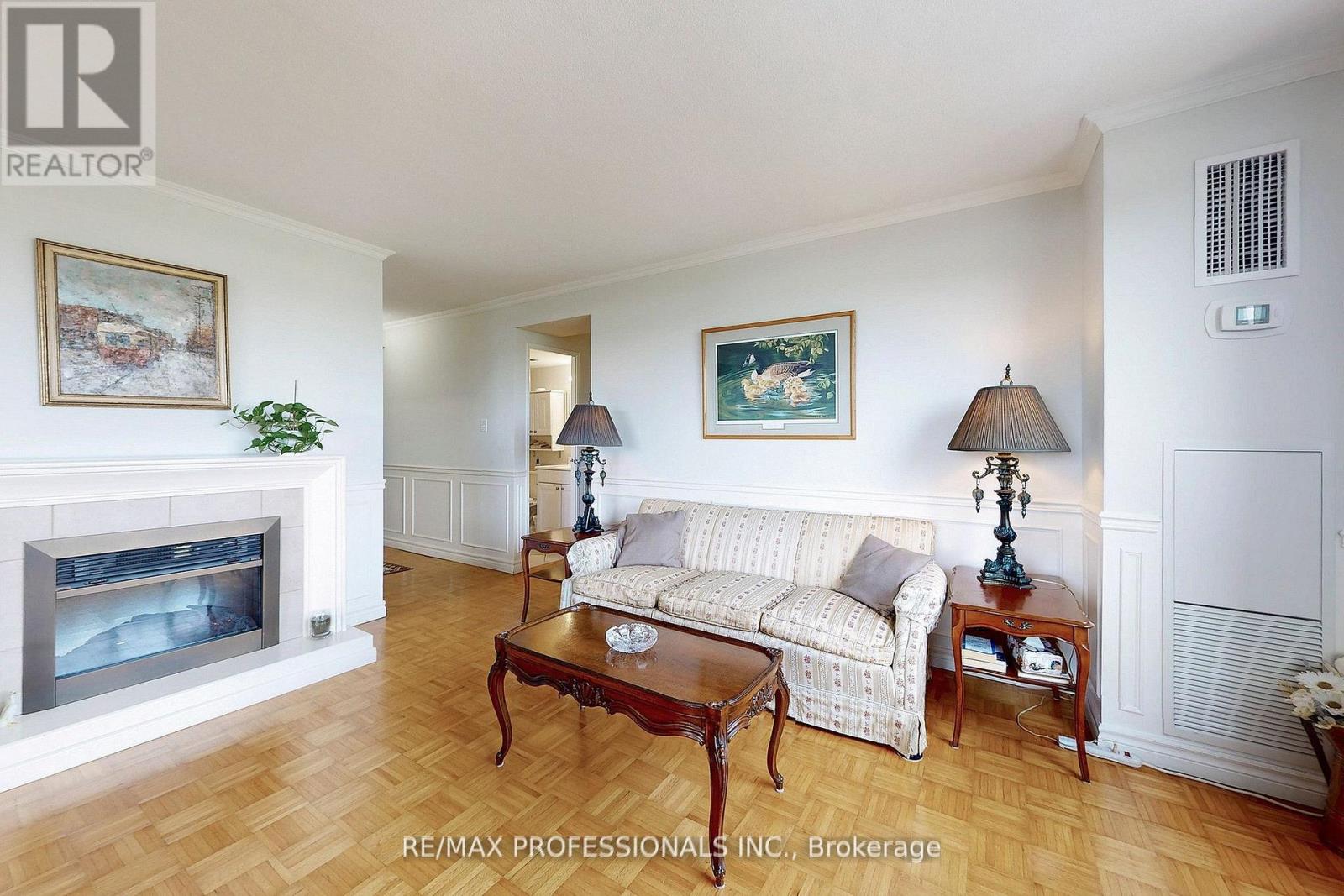 806 - 1535 Lakeshore Road E, Mississauga, Ontario  L5E 3E2 - Photo 30 - W12668060