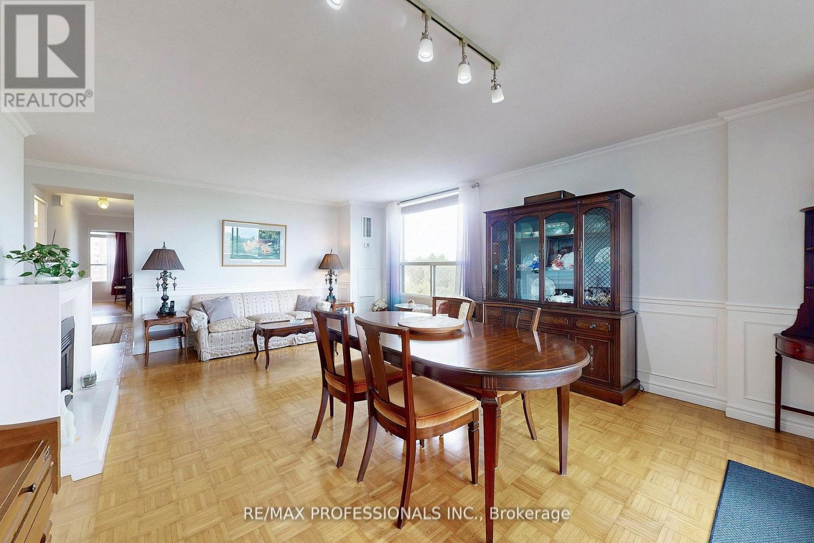 806 - 1535 Lakeshore Road E, Mississauga, Ontario  L5E 3E2 - Photo 37 - W12668060