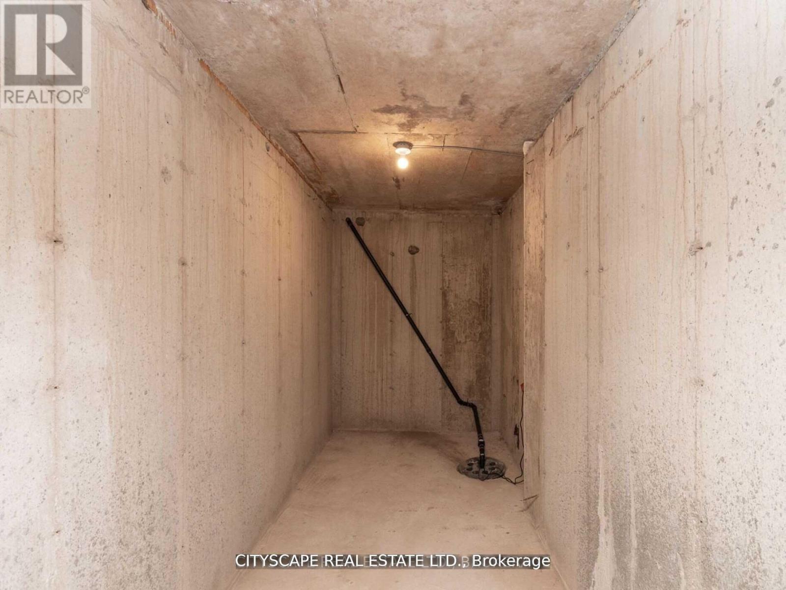 579 Wedgewood Drive, Burlington, Ontario  L7L 0J9 - Photo 34 - W12668064