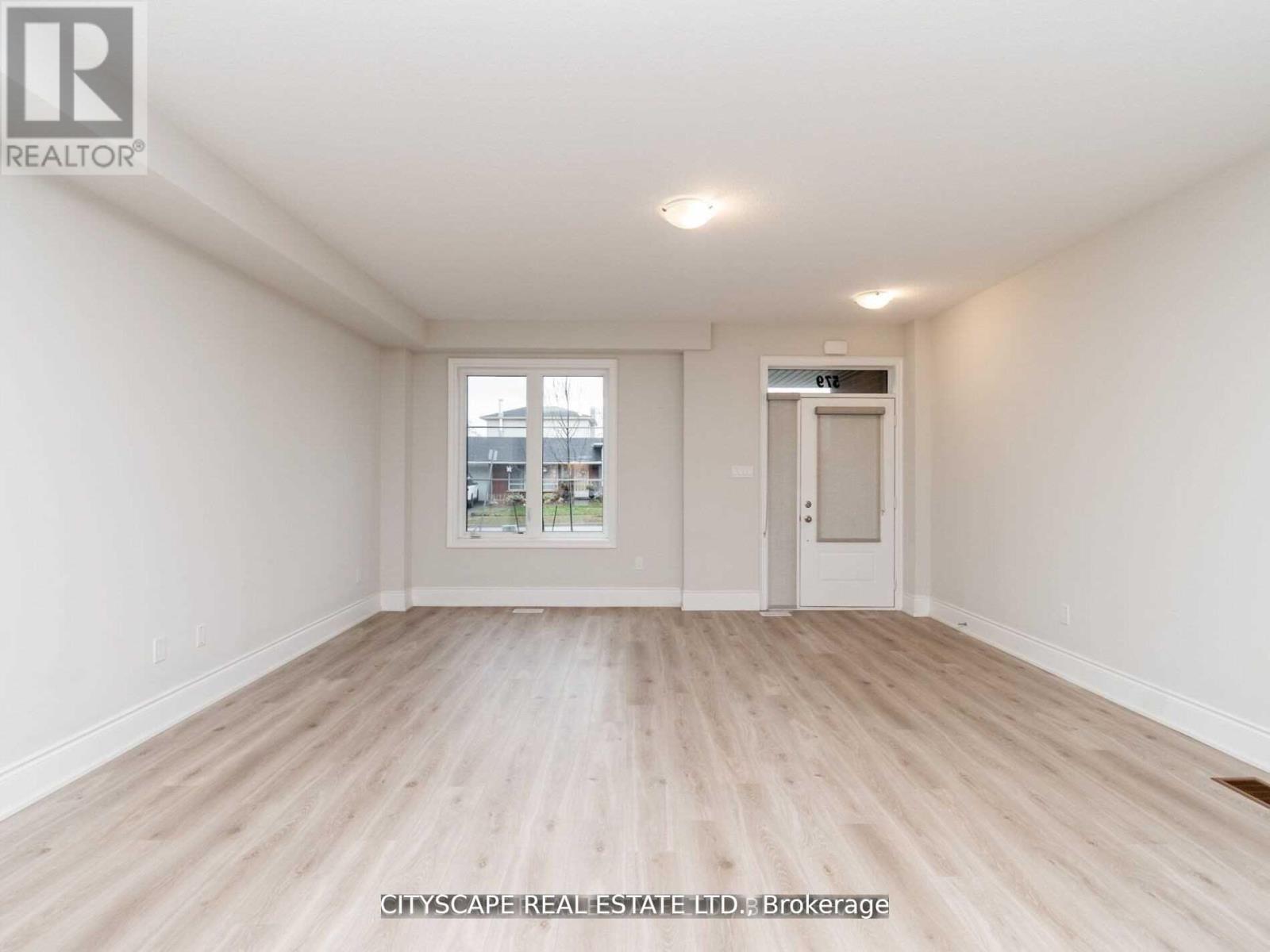 579 Wedgewood Drive, Burlington, Ontario  L7L 0J9 - Photo 8 - W12668064