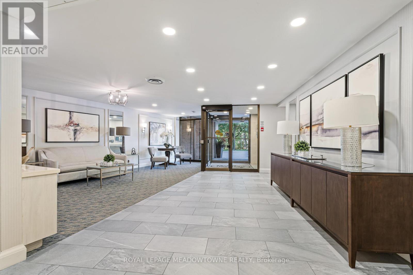 506 - 1230 Marlborough Court, Oakville, Ontario  L6H 3K6 - Photo 5 - W12668068