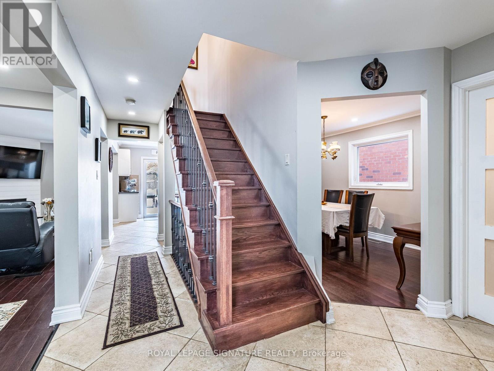 303 Howard Crescent, Orangeville, Ontario  L9W 4Y3 - Photo 4 - W12668088