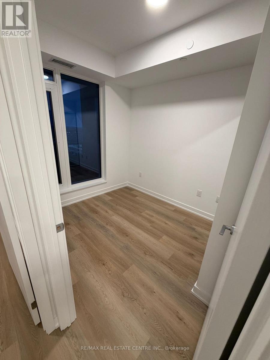 3510 - 395 Square One Drive, Mississauga, Ontario  L5B 0P6 - Photo 21 - W12668114