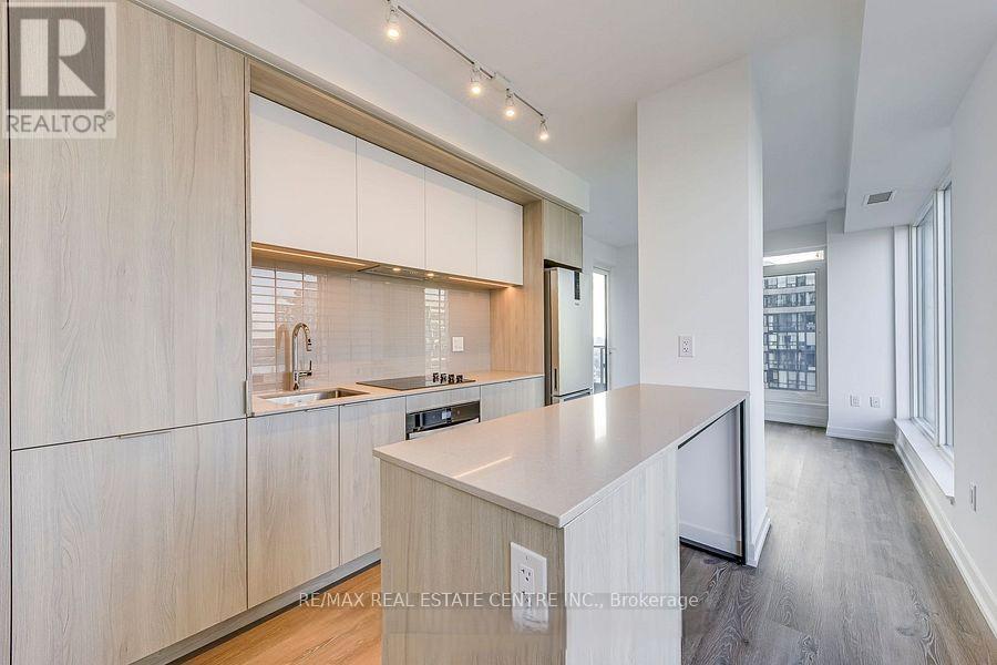 3510 - 395 Square One Drive, Mississauga, Ontario  L5B 0P6 - Photo 7 - W12668114