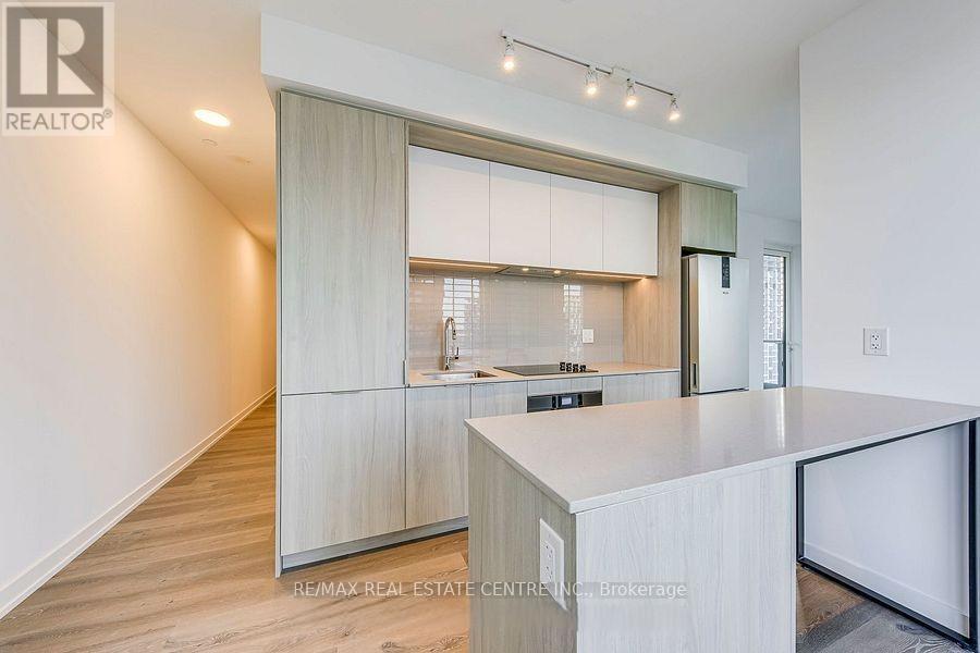 3510 - 395 Square One Drive, Mississauga, Ontario  L5B 0P6 - Photo 8 - W12668114