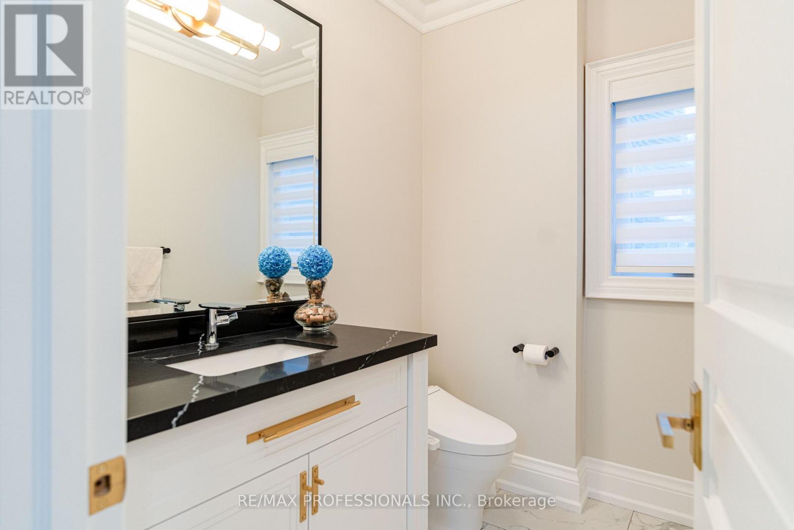 161 The Kingsway, Toronto, Ontario  M8X 2V5 - Photo 14 - W12668118