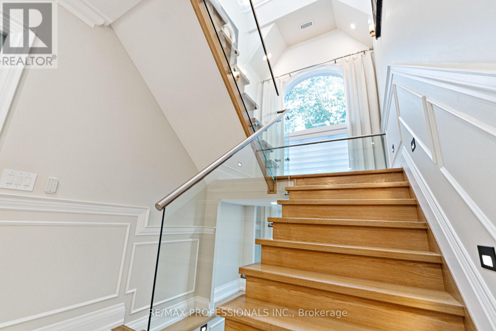 161 The Kingsway, Toronto, Ontario  M8X 2V5 - Photo 17 - W12668118