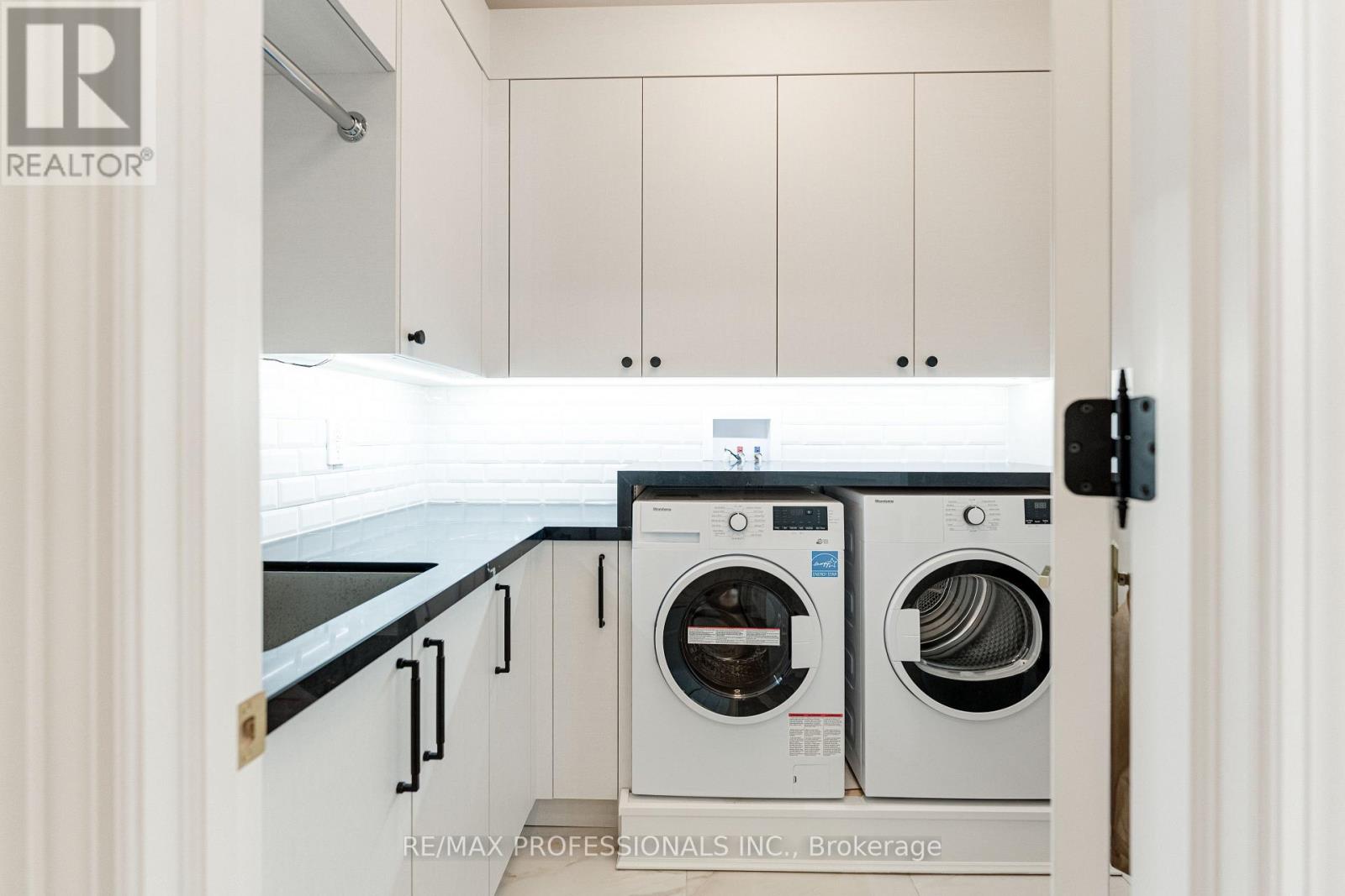 161 The Kingsway, Toronto, Ontario  M8X 2V5 - Photo 19 - W12668118