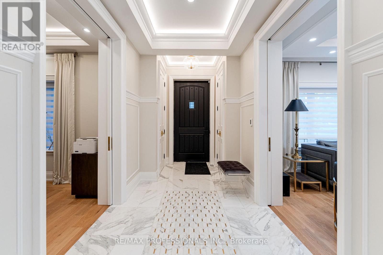 161 The Kingsway, Toronto, Ontario  M8X 2V5 - Photo 2 - W12668118