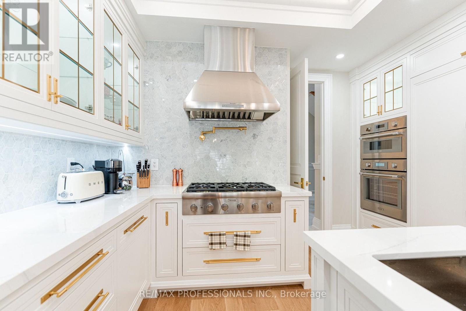 161 The Kingsway, Toronto, Ontario  M8X 2V5 - Photo 9 - W12668118