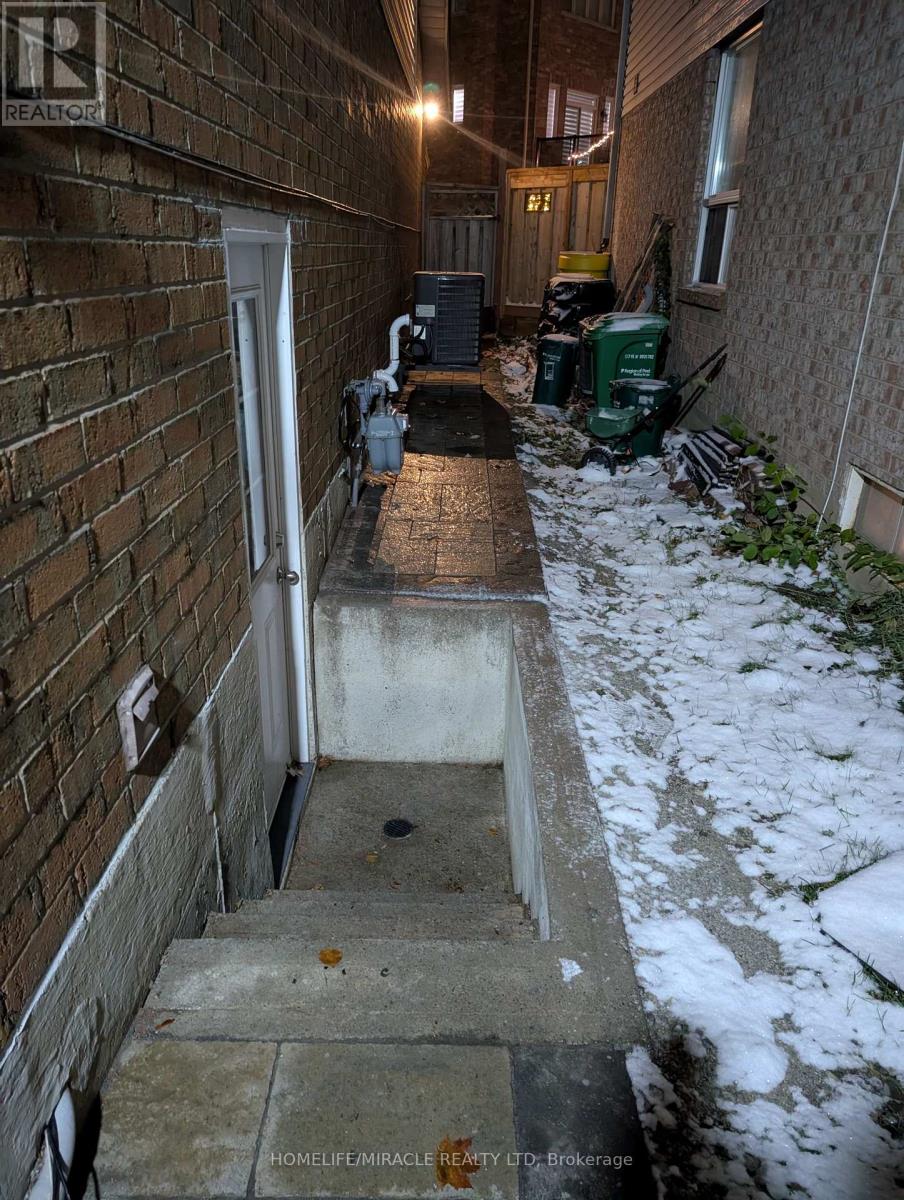 Bsmt - 33 Trammell Lane, Brampton, Ontario  L6Y 4J3 - Photo 7 - W12668152