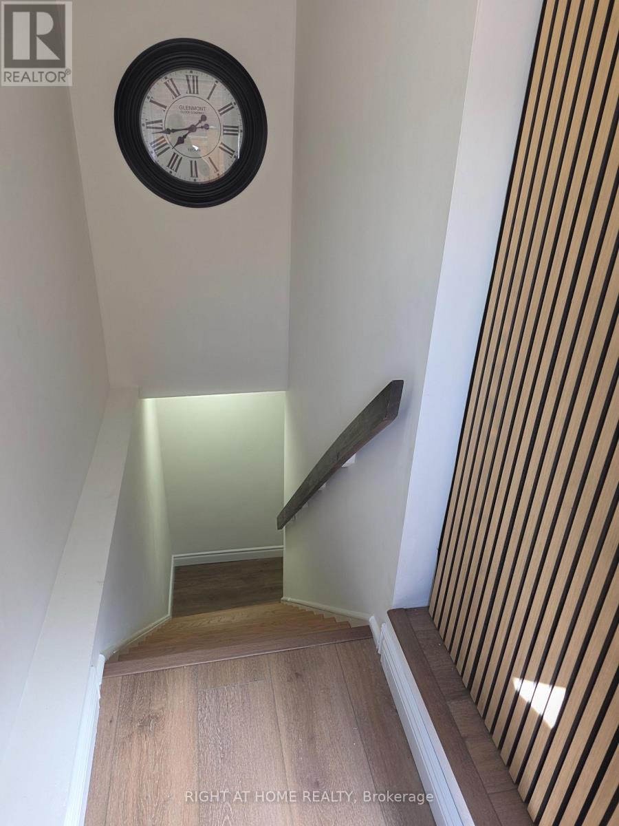 478 Winfield Terrace, Mississauga, Ontario  L5R 1P6 - Photo 2 - W12668170