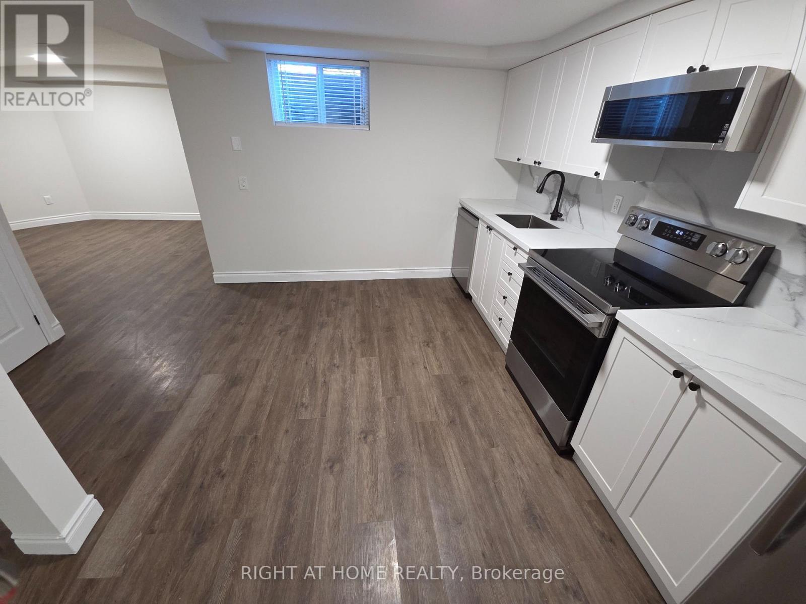 478 Winfield Terrace, Mississauga, Ontario  L5R 1P6 - Photo 3 - W12668170