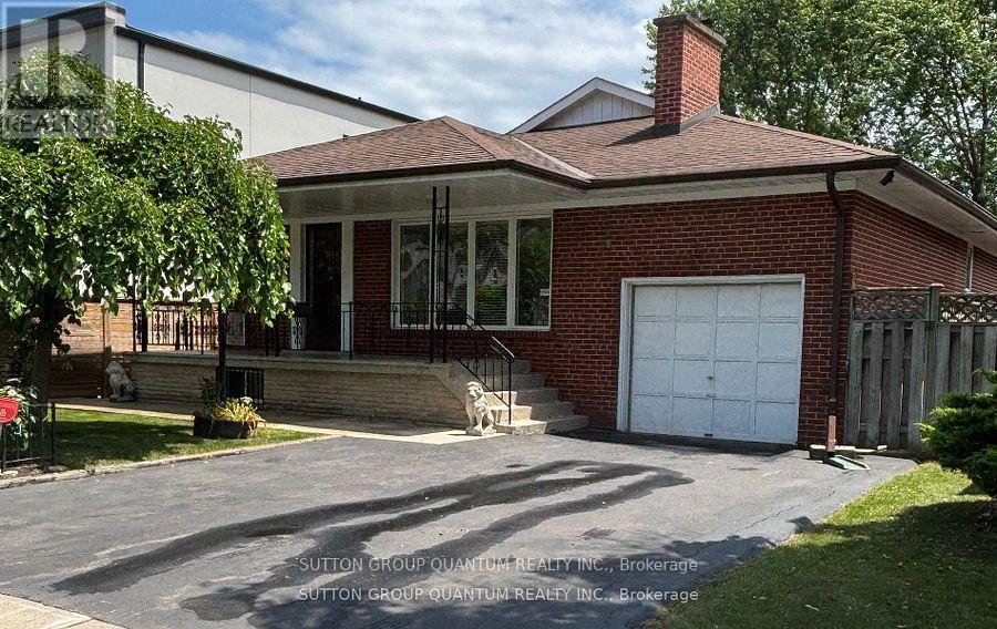 61 FOREST AVENUE, Mississauga, Ontario