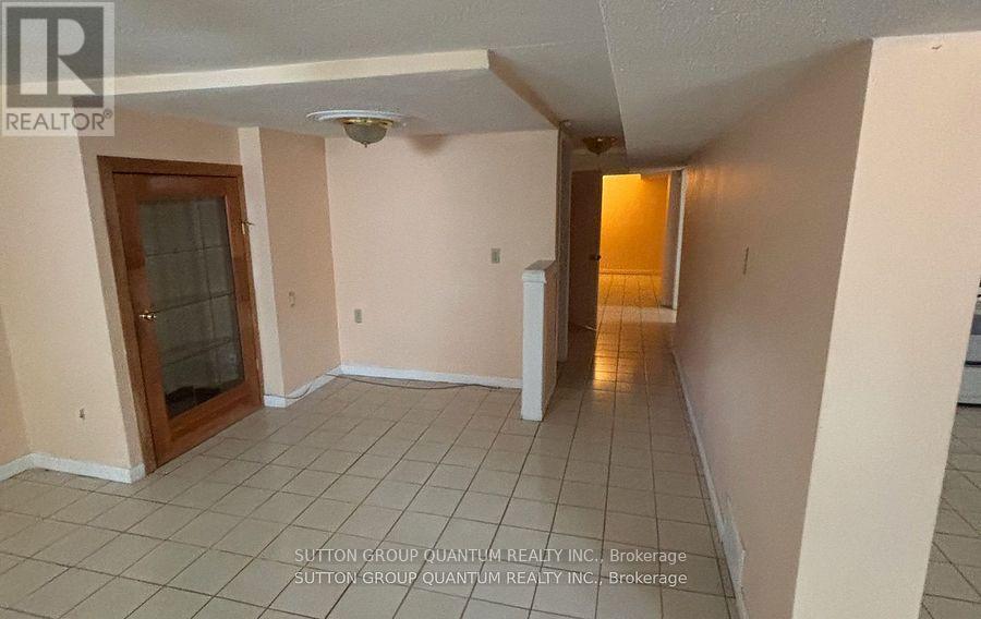 61 Forest Avenue, Mississauga, Ontario  L5G 1L3 - Photo 11 - W12668210