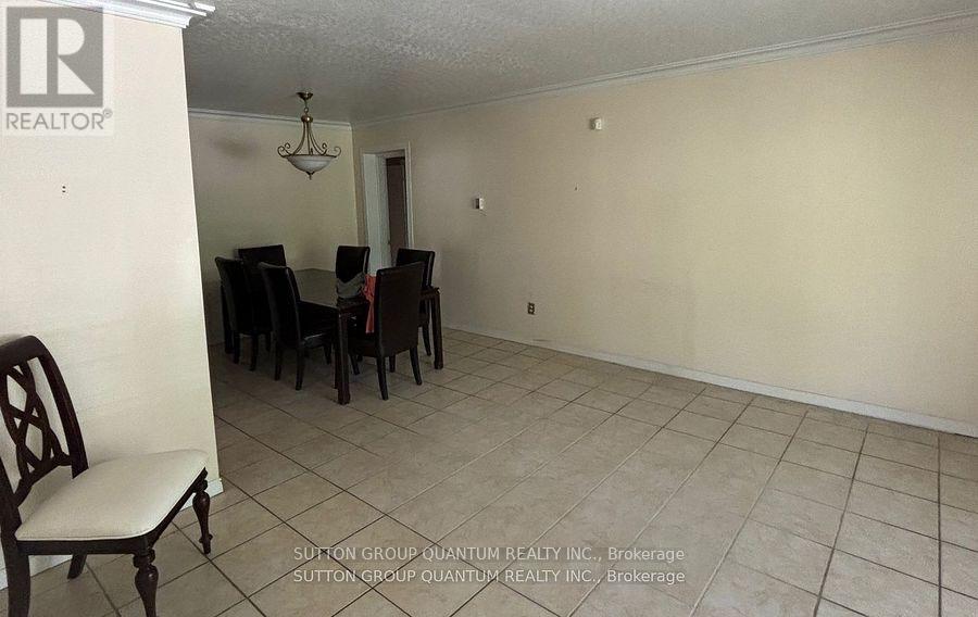 61 Forest Avenue, Mississauga, Ontario  L5G 1L3 - Photo 14 - W12668210