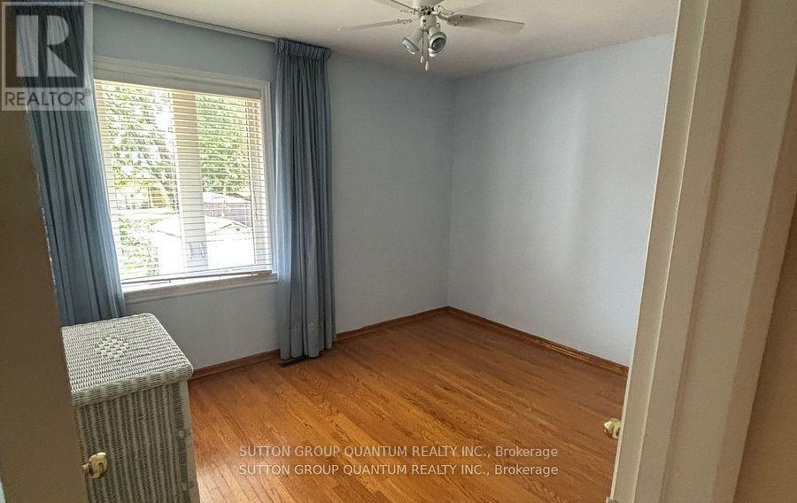 61 Forest Avenue, Mississauga, Ontario  L5G 1L3 - Photo 16 - W12668210