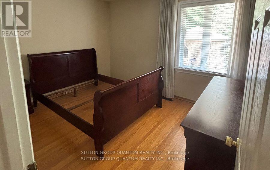 61 Forest Avenue, Mississauga, Ontario  L5G 1L3 - Photo 18 - W12668210