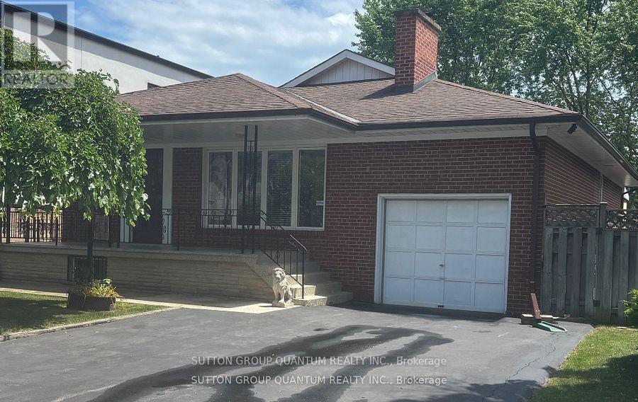 61 Forest Avenue, Mississauga, Ontario  L5G 1L3 - Photo 2 - W12668210