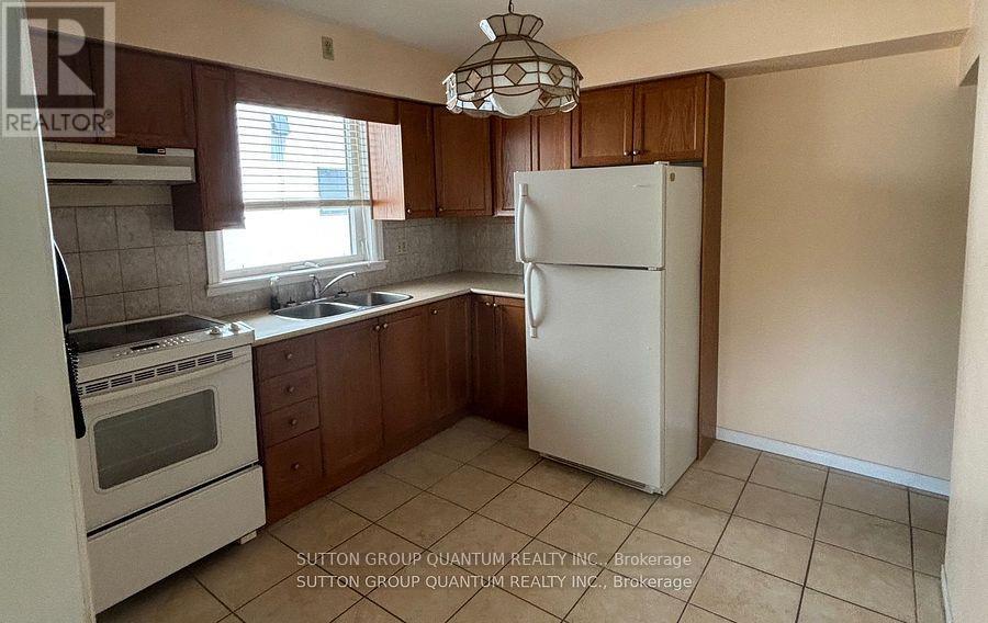 61 Forest Avenue, Mississauga, Ontario  L5G 1L3 - Photo 20 - W12668210