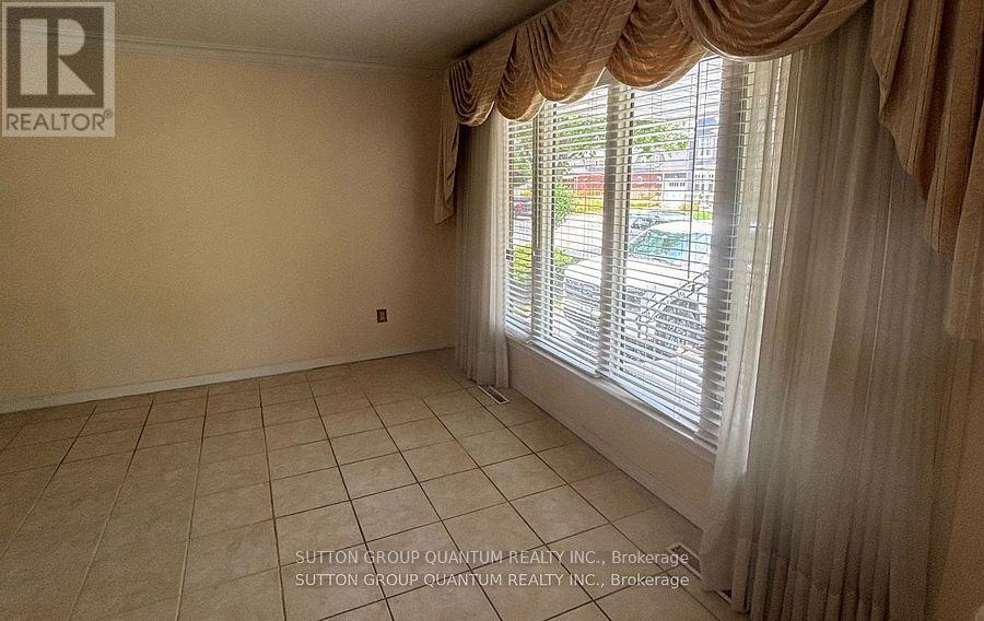 61 Forest Avenue, Mississauga, Ontario  L5G 1L3 - Photo 21 - W12668210