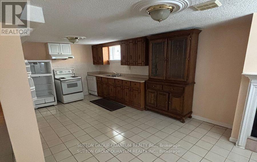 61 Forest Avenue, Mississauga, Ontario  L5G 1L3 - Photo 23 - W12668210