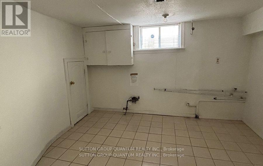 61 Forest Avenue, Mississauga, Ontario  L5G 1L3 - Photo 29 - W12668210