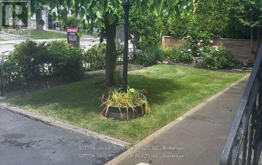 61 Forest Avenue, Mississauga, Ontario  L5G 1L3 - Photo 3 - W12668210