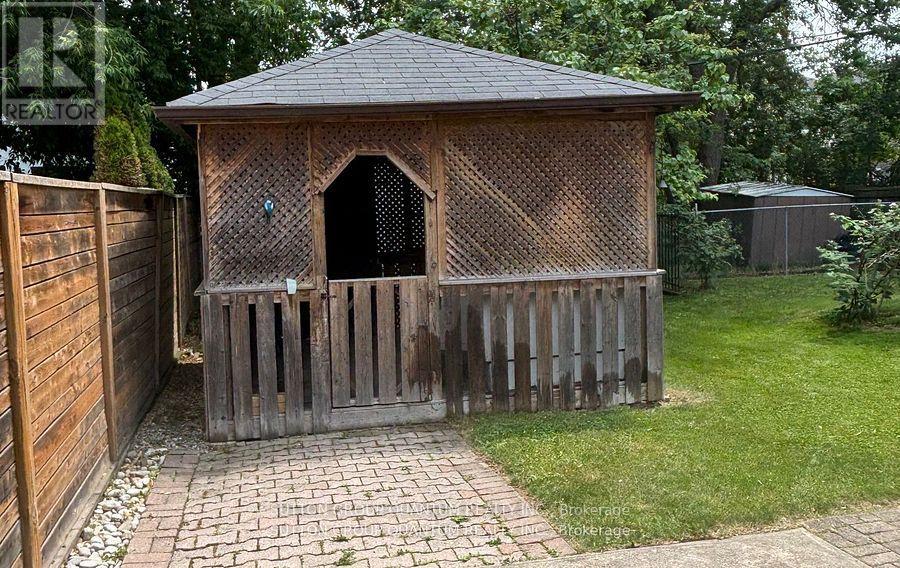 61 Forest Avenue, Mississauga, Ontario  L5G 1L3 - Photo 39 - W12668210