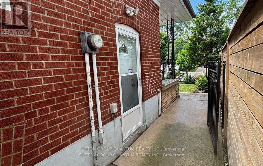 61 Forest Avenue, Mississauga, Ontario  L5G 1L3 - Photo 7 - W12668210