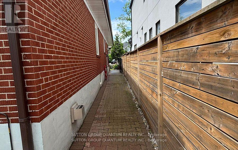 61 Forest Avenue, Mississauga, Ontario  L5G 1L3 - Photo 8 - W12668210