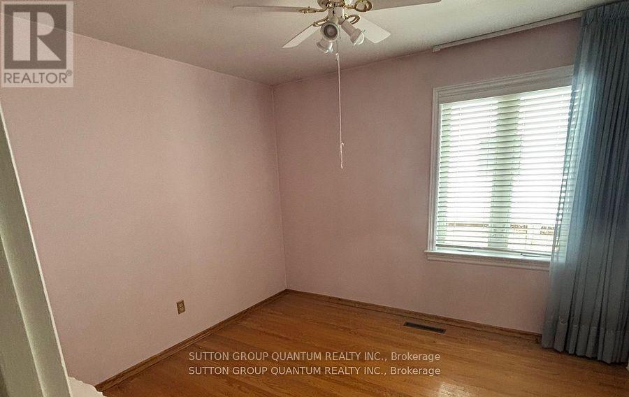 61 Forest Avenue, Mississauga, Ontario  L5G 1L3 - Photo 9 - W12668210