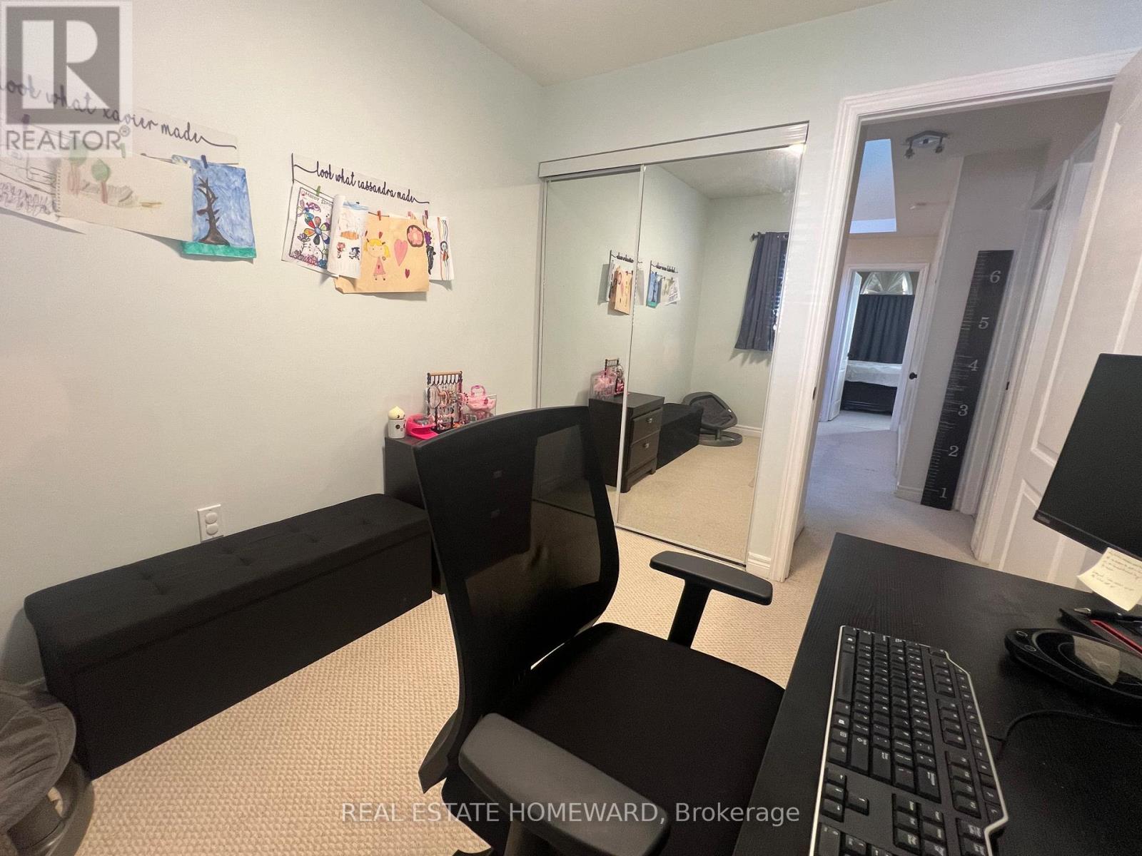 1129 Hickory Hollow Glen, Mississauga, Ontario  L5W 1J4 - Photo 5 - W12668260