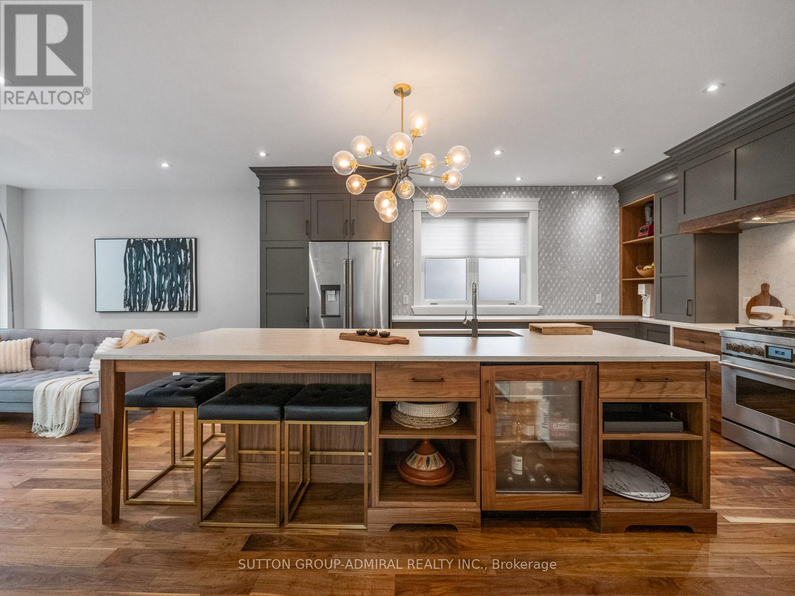 26 Puckeridge Crescent, Toronto, Ontario  M9B 3A2 - Photo 10 - W12668268