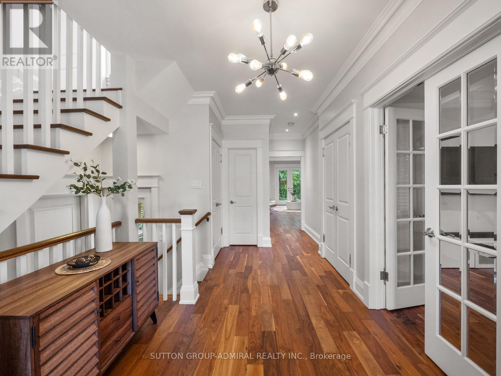 26 Puckeridge Crescent, Toronto, Ontario  M9B 3A2 - Photo 3 - W12668268