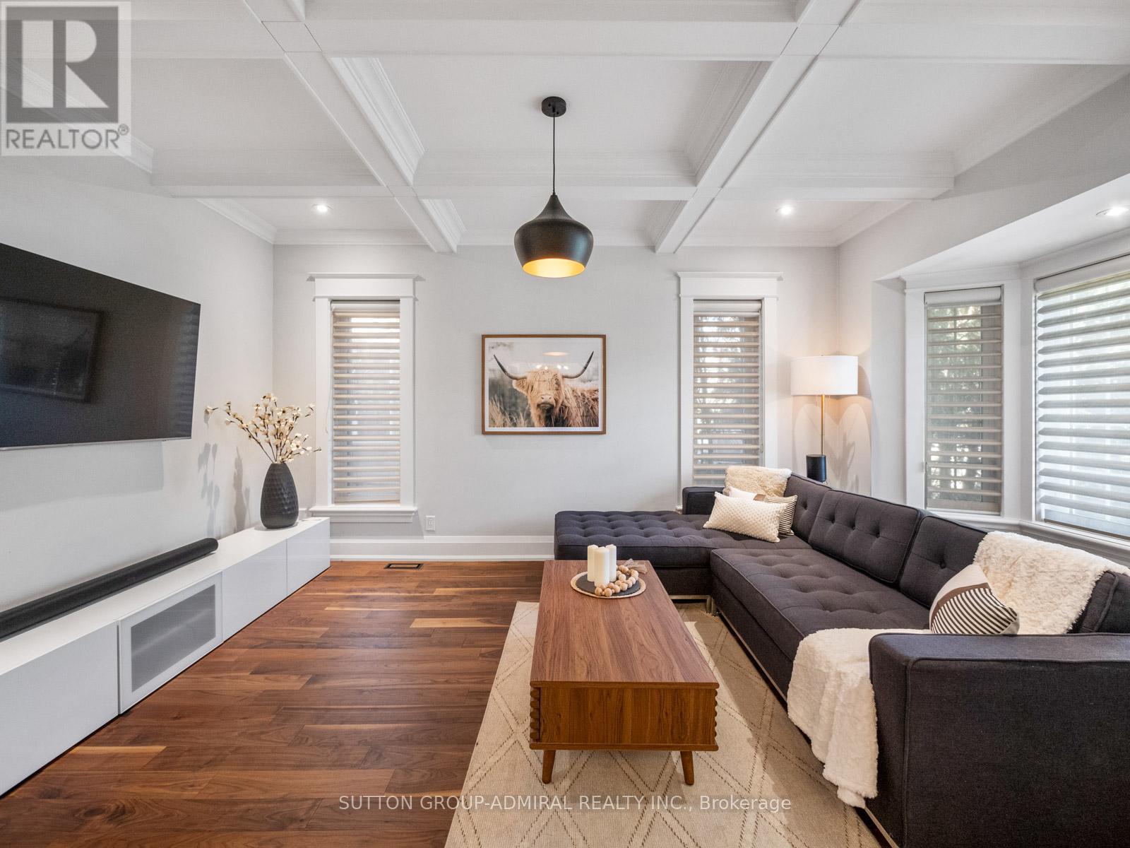 26 Puckeridge Crescent, Toronto, Ontario  M9B 3A2 - Photo 4 - W12668268