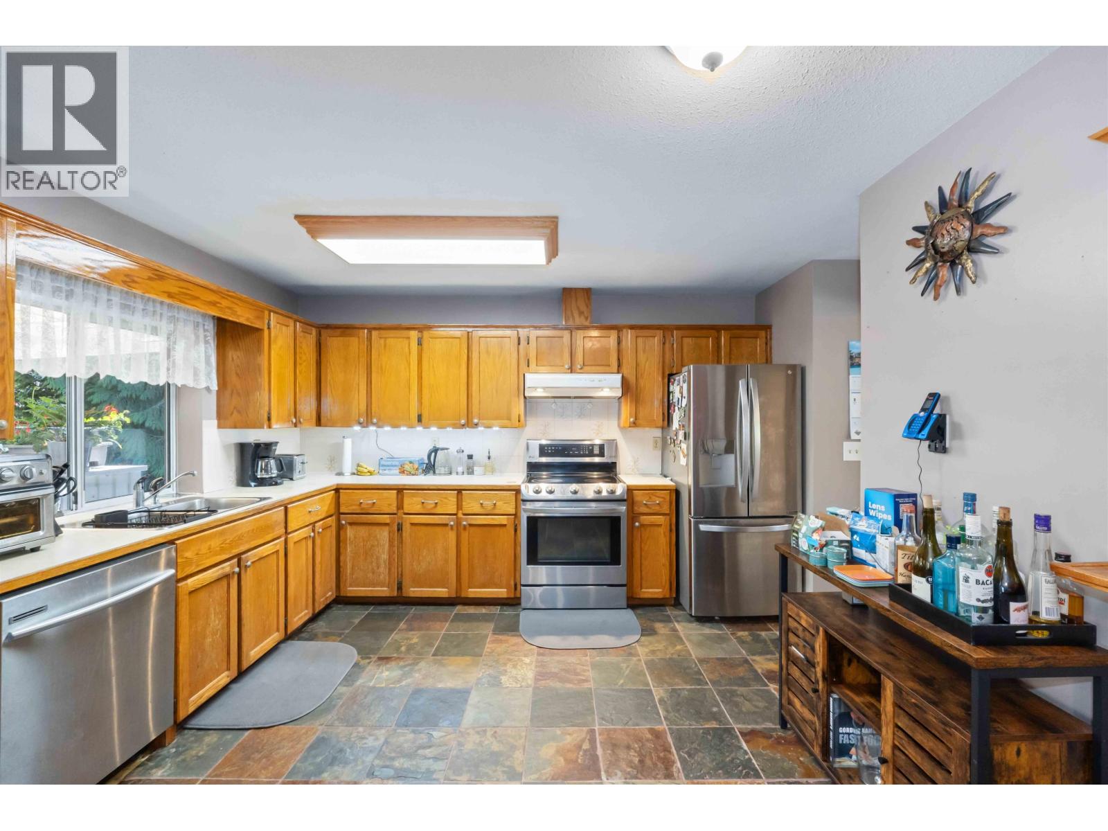 21064 Barker Avenue, Maple Ridge, British Columbia  V2X 8R6 - Photo 13 - R3076275