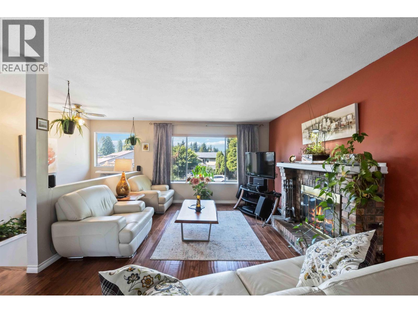 21064 Barker Avenue, Maple Ridge, British Columbia  V2X 8R6 - Photo 9 - R3076275